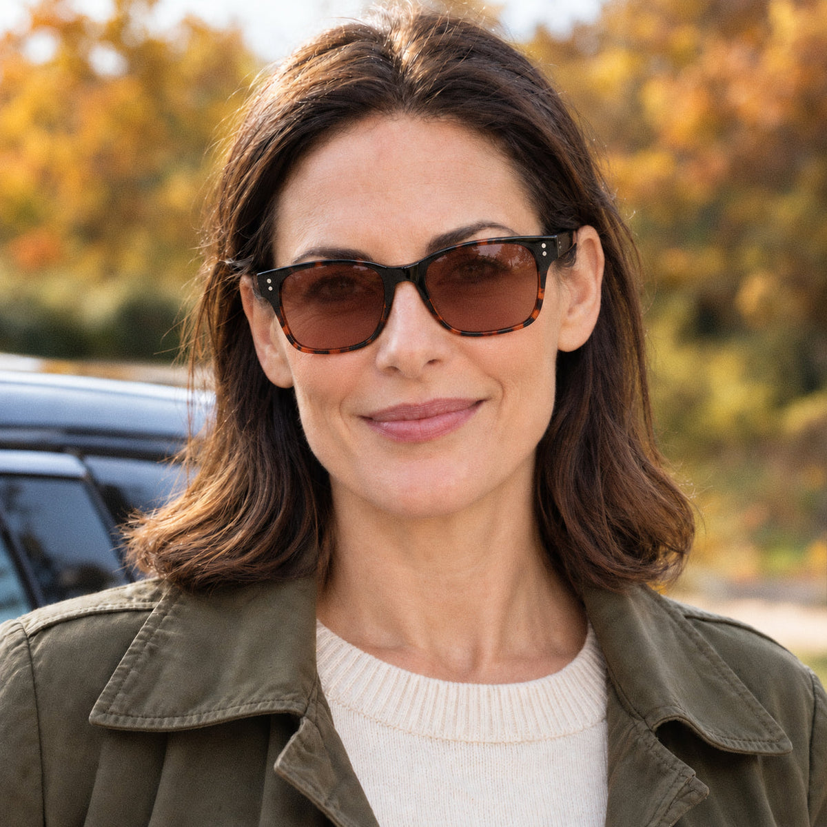 Woman wearing Eyelevel-UK Cruiser driving sunglasses with a tortoiseshell frame and warm brown high density lenses.