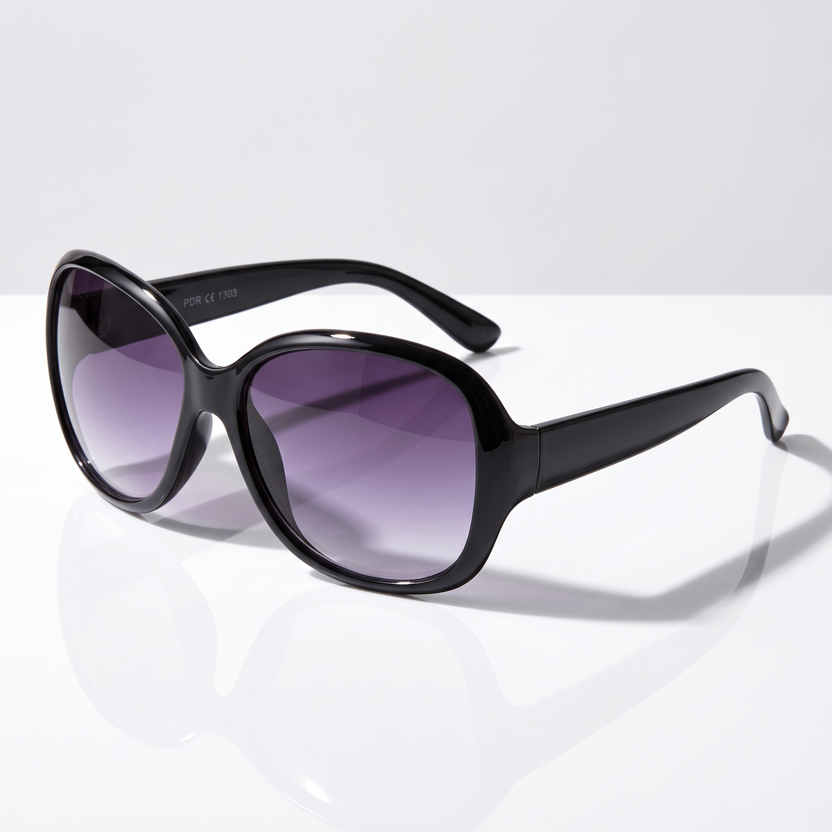 Eyelevel-UK Kate oversized black fashion sunglasses with grey gradient lenses and UV400 protection