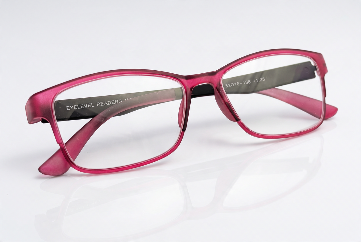 Eyelevel-UK Mauritius reading glasses with a pink and black softly squared plastic frame on a white background